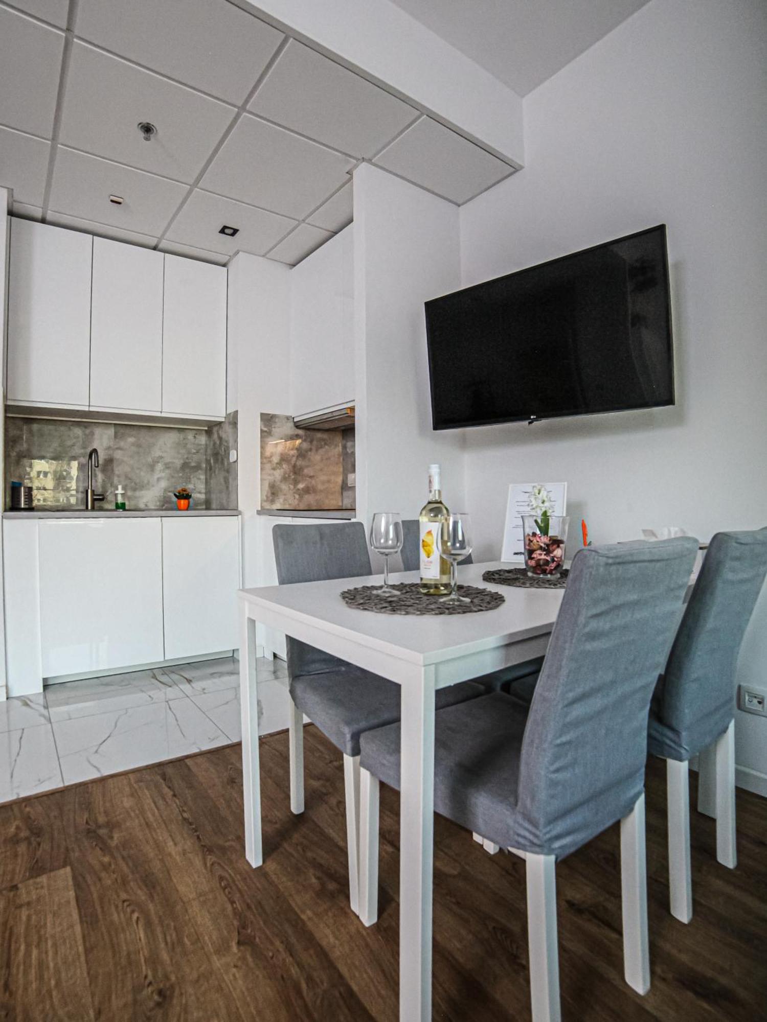 Big City Life Apartments - Bliska Wola Tower A Варшава Екстер'єр фото