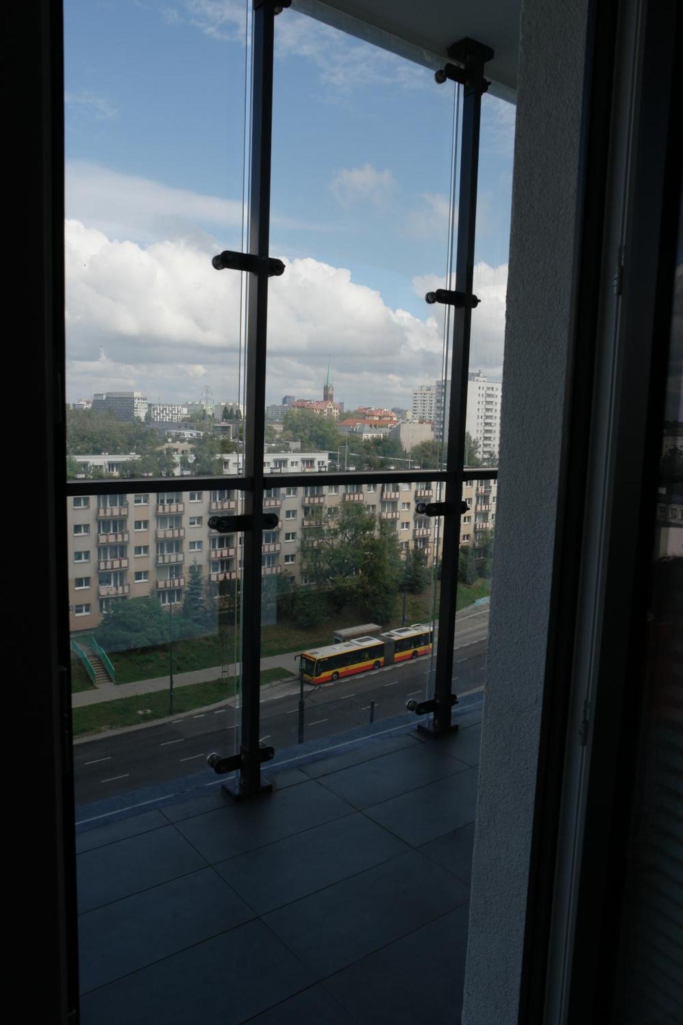 Big City Life Apartments - Bliska Wola Tower A Варшава Екстер'єр фото